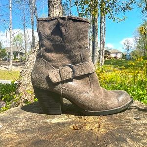 MOVING SALE! Born Leather Suede Taupe Ankle Boots Size 7.5